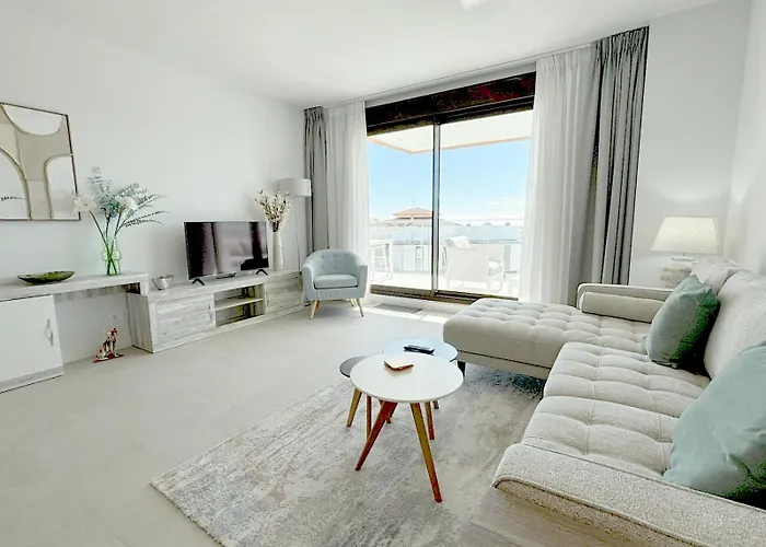 Town Luxury Pluto Διαμέρισμα Εστεπόνα