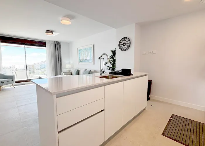 Town Luxury Pluto アパート エステポナ