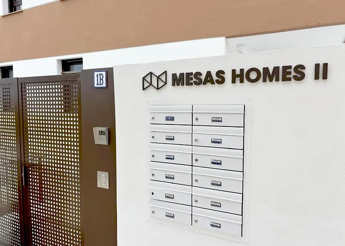 Town Luxury Pluto アパート エステポナ