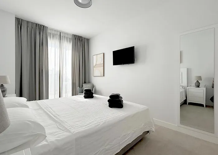 Town Luxury Pluto Apartment *